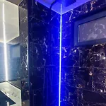R Luxury Piscine Et Privatifs *