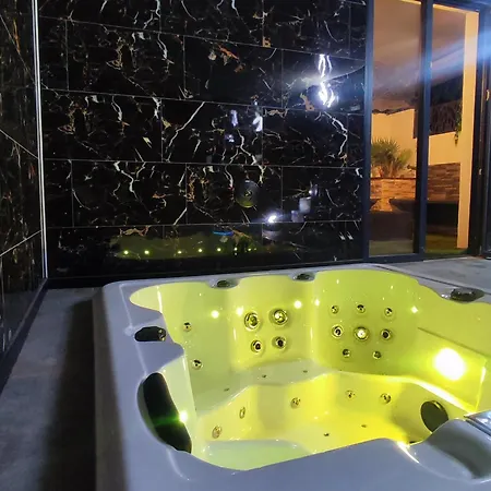 R Luxury Piscine Et Privatifs