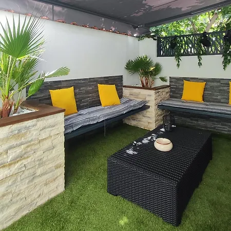R Luxury Piscine Et Privatifs Holiday home *