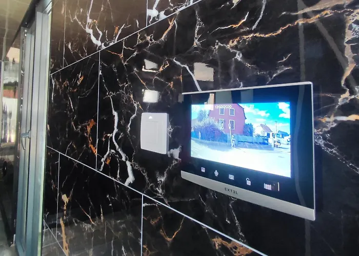 R Luxury Piscine Et Privatifs 度假居